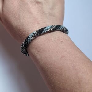 426 Blue Silver Gunmetal Seed Bead Roll‎ On Bracelet